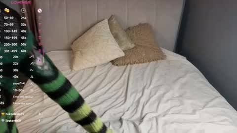 Snapshot of veolatownson chatting on 11-02-25, 08:11 Erica online show from 11-02-25, 08:11