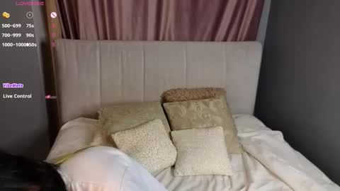 Snapshot of veolatownson chatting on 11-07-25, 08:09 Erica online show from 11-07-25, 08:09