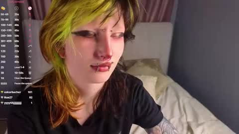 Snapshot of veolatownson chatting on 11-22-25, 08:19 Erica online show from 11-22-25, 08:19