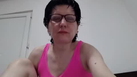Snapshot of vera_elle chatting on 05-22-26, 01:46 Vera online show from 05-22-26, 01:46