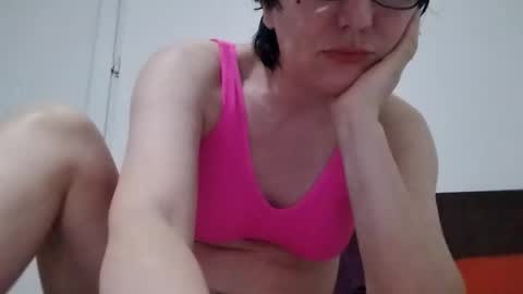 Snapshot of vera_elle chatting on 05-24-26, 10:37 Vera online show from 05-24-26, 10:37
