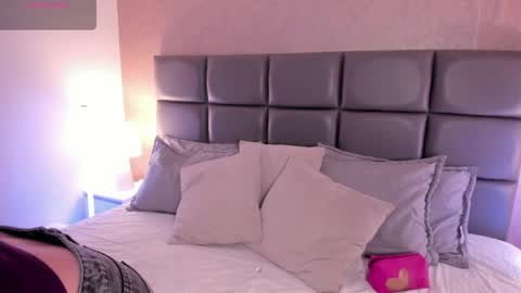 Snapshot of vera_price_ chatting on 05-21-26, 11:50 Vera online show from 05-21-26, 11:50