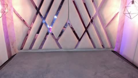 Domelipa  online show from 02-07-25, 11:45