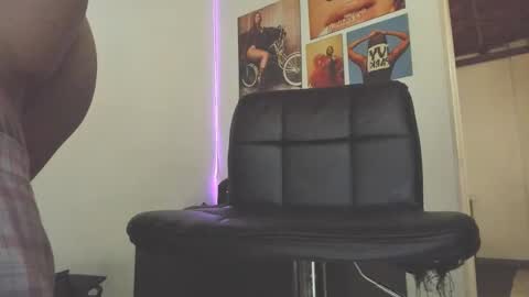 Snapshot of vergonxx_ chatting on 10-22-25, 08:30 sarah online show from 10-22-25, 08:30