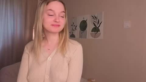 Veronica online show from 09-24-25, 08:06