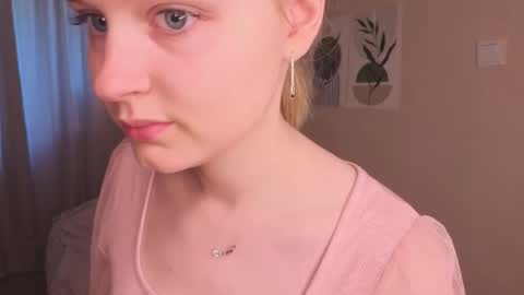 Veronica online show from 09-30-25, 05:01