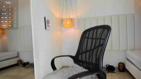 Snapshot of veronica_b07 chatting on 01-17-25, 06:23 Veronica3 online show from 01-17-25, 06:23