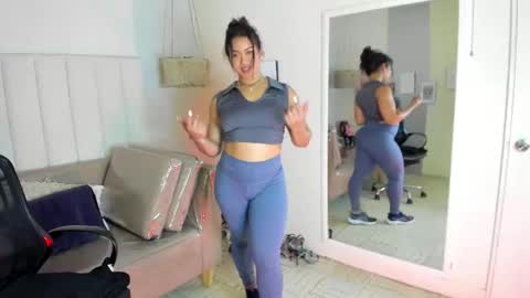 Snapshot of veronica_b07 chatting on 05-11-26, 04:04 Veronica3 online show from 05-11-26, 04:04