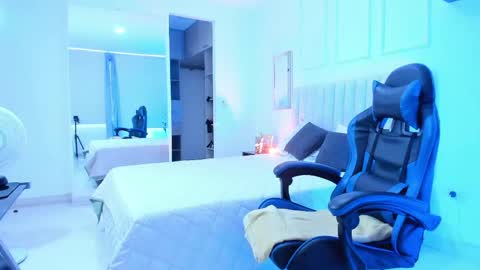 VERONICA online show from 04-21-26, 01:50