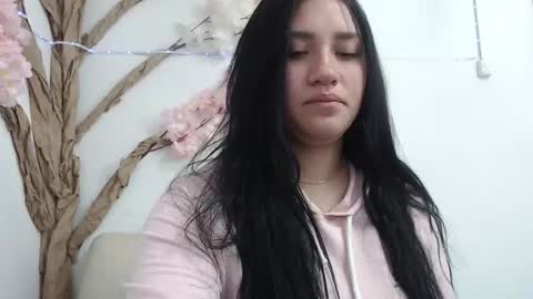 Snapshot of veronica_lewis_ chatting on 11-24-25, 12:38 online show from 11-24-25, 12:38