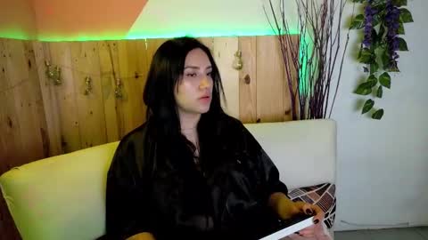 Snapshot of veronica_lewis_ chatting on 12-16-25, 07:19 online show from 12-16-25, 07:19