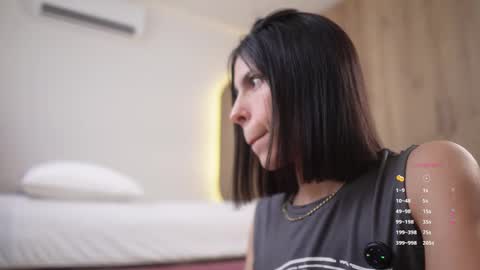 Veronica online show from 11-23-25, 03:34