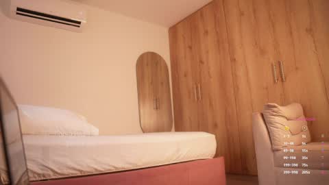 Veronica online show from 04-13-26, 02:22