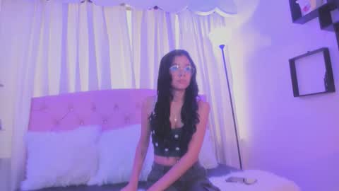 Snapshot of veronicadams chatting on 05-27-26, 02:58 Veronica online show from 05-27-26, 02:58
