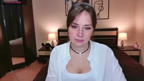 Veronica online show from 11-23-25, 05:29