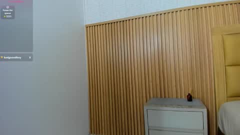 Veronica online show from 11-08-25, 01:33