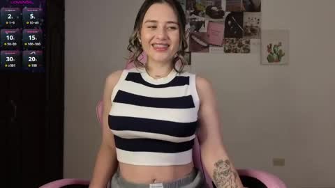 Snapshot of veronika__winslow_ chatting on 06-04-26, 06:19 Vero online show from 06-04-26, 06:19