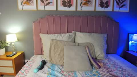 Veronica  online show from 03-12-25, 12:04