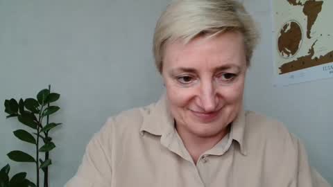 Snapshot of verony_ chatting on 03-10-25, 09:43 verony_ online show from 03-10-25, 09:43