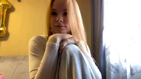 Snapshot of vertiegartrell chatting on 05-09-26, 03:23 Lina online show from 05-09-26, 03:23