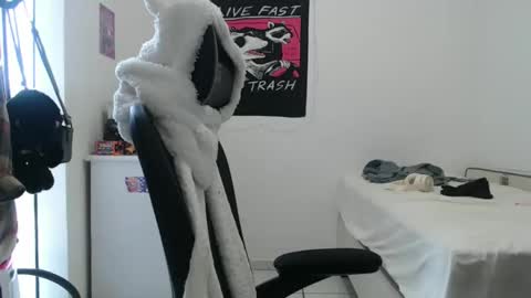 Snapshot of veruca99 chatting on 01-07-26, 01:46 veruca99 online show from 01-07-26, 01:46