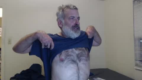Snapshot of veryveryhairmanindenver chatting on 12-27-24, 01:00 hairy man online show from 12-27-24, 01:00