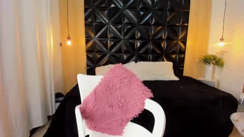 Snapshot of veyra_sereny chatting on 07-02-26, 03:23 Vanesaa online show from 07-02-26, 03:23