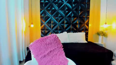 Snapshot of veyra_sereny chatting on 07-09-26, 12:04 Vanesaa online show from 07-09-26, 12:04