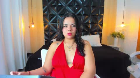 Snapshot of veyra_sereny chatting on 07-11-26, 07:05 Vanesaa online show from 07-11-26, 07:05