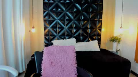 Snapshot of veyra_sereny chatting on 07-15-26, 11:32 Vanesaa online show from 07-15-26, 11:32