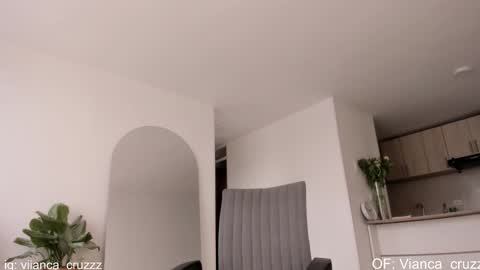 Snapshot of vianca_cruzz chatting on 01-30-25, 06:32 Vianca Cruz online show from 01-30-25, 06:32
