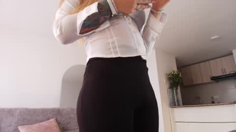 Snapshot of vianca_cruzz chatting on 03-05-25, 06:45 Vianca Cruz online show from 03-05-25, 06:45