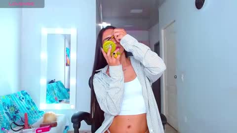 Ariana  online show from 11-23-25, 04:40