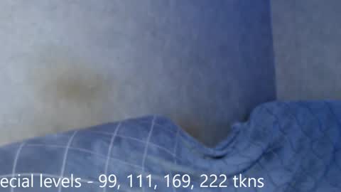 Snapshot of vibetwins chatting on 12-15-25, 04:44 Anna Tim online show from 12-15-25, 04:44