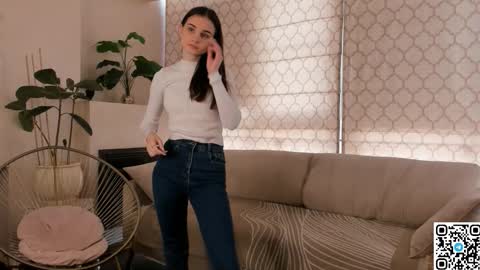 Snapshot of viceberry chatting on 11-17-25, 07:14 Emily online show from 11-17-25, 07:14