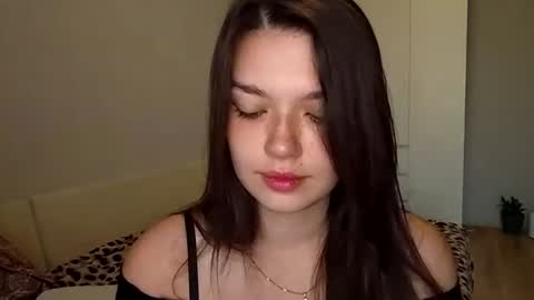 Snapshot of vicki_queen chatting on 06-25-26, 05:12 Lina online show from 06-25-26, 05:12