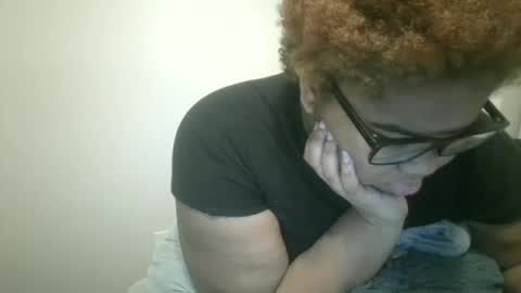 Snapshot of vickiryder56 chatting on 12-15-25, 03:33 vickiryder56 online show from 12-15-25, 03:33