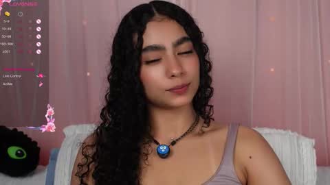Snapshot of vicky_curly chatting on 09-14-25, 04:06 vicky_curly online show from 09-14-25, 04:06