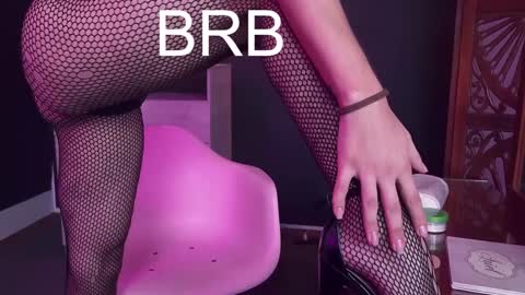 Snapshot of vicky_hot_x chatting on 12-29-24, 01:24        online show from 12-29-24, 01:24