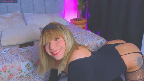 Snapshot of vicky_hot_x chatting on 01-07-25, 09:46        online show from 01-07-25, 09:46