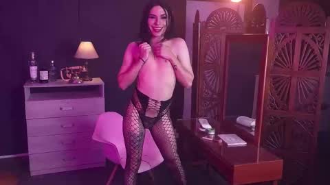 Snapshot of vicky_hot_x chatting on 02-15-25, 09:37        online show from 02-15-25, 09:37