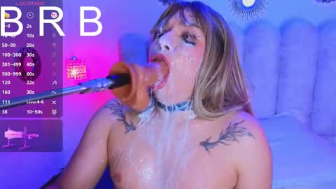 Snapshot of vicky_hot_x chatting on 10-14-25, 10:43        online show from 10-14-25, 10:43