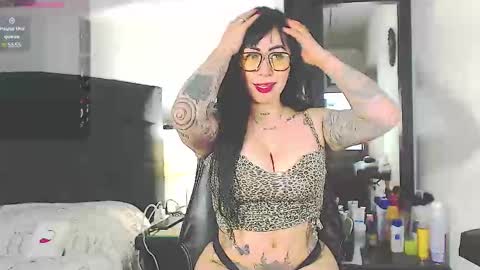 Vicky  online show from 11-20-25, 11:10