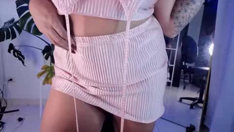 Snapshot of vickygrey1 chatting on 12-14-25, 07:51 Vicky Greys online show from 12-14-25, 07:51