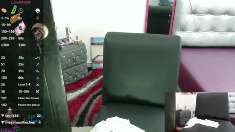 Snapshot of vickysexyx chatting on 12-17-24, 10:00 Valentina online show from 12-17-24, 10:00