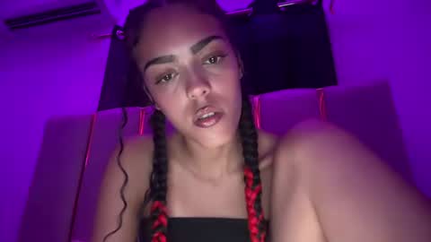 Snapshot of vickyyyx chatting on 05-16-26, 01:02 Goddess Victory online show from 05-16-26, 01:02