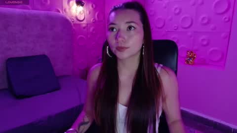 Victoria  online show from 11-25-25, 04:12