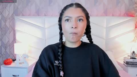 Snapshot of victoria___jonnes chatting on 10-05-25, 12:25 victoria___jonnes online show from 10-05-25, 12:25