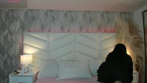 Snapshot of victoria___jonnes chatting on 10-08-25, 11:41 victoria___jonnes online show from 10-08-25, 11:41