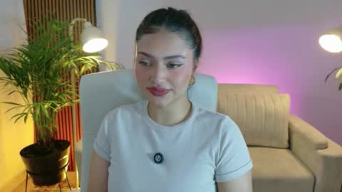 Snapshot of victoria___moon chatting on 05-05-26, 01:30 victoria online show from 05-05-26, 01:30